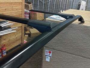 (c) Багажные поперечины SHARK длиной 113см на рейлинги, черные