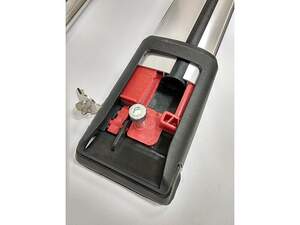 (c) Багажные поперечины SHARK длиной 113см на рейлинги, серебристые