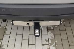 Фаркоп «ПТ Групп» Renault Duster  2021-н.в. без подрезки бампера легкосъемный шар под квадрат с металлической накладкой