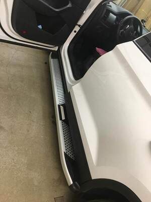 Пороги-подножки MEVSIM для SUZUKI GRAND VITARA 5 дв. 2010-2018 (алюминий+пластик) от ERKUL